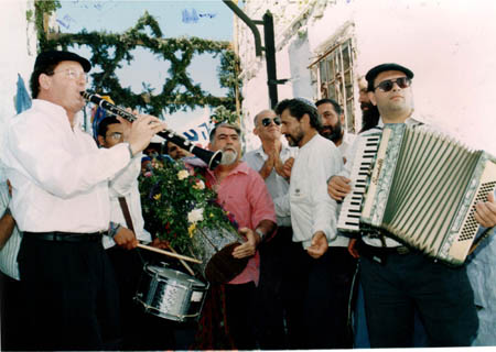 Clarinetist Shmuel Ahiezer and his band Clarinetist Shmuel Ahiezer and his band