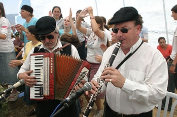 תמונות מהחגיגה בבית עבו 2005 תשס"ה