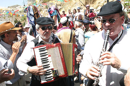 טקס פתיחת חגיגות ל"ג בעומר בבית עבו בצפת – 2005 תשס"ה