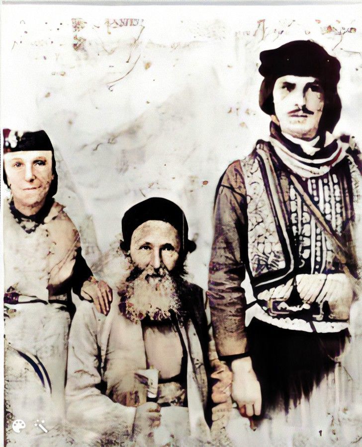 הרב הקונסול יעקב חי עבו, רעייתו אסתר מלכה, והקוואס - שומר הראש הטורקי